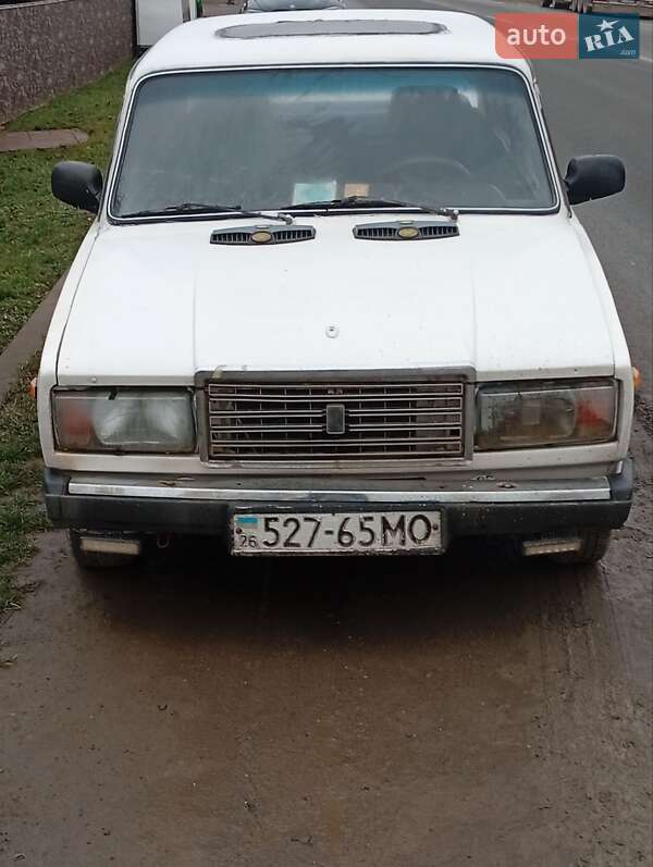 Седан ВАЗ / Lada 2107 1986 в Чернівцях