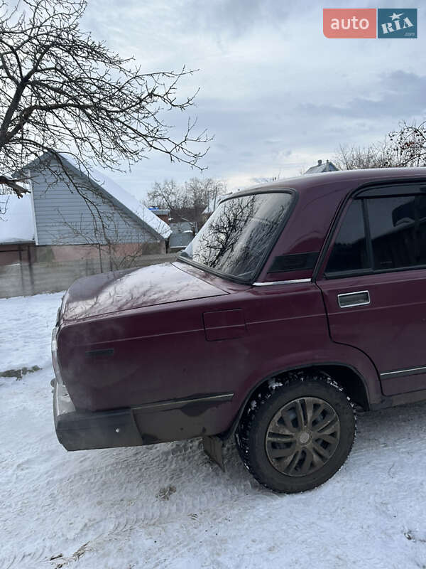 Седан ВАЗ / Lada 2107 2004 в Славянске