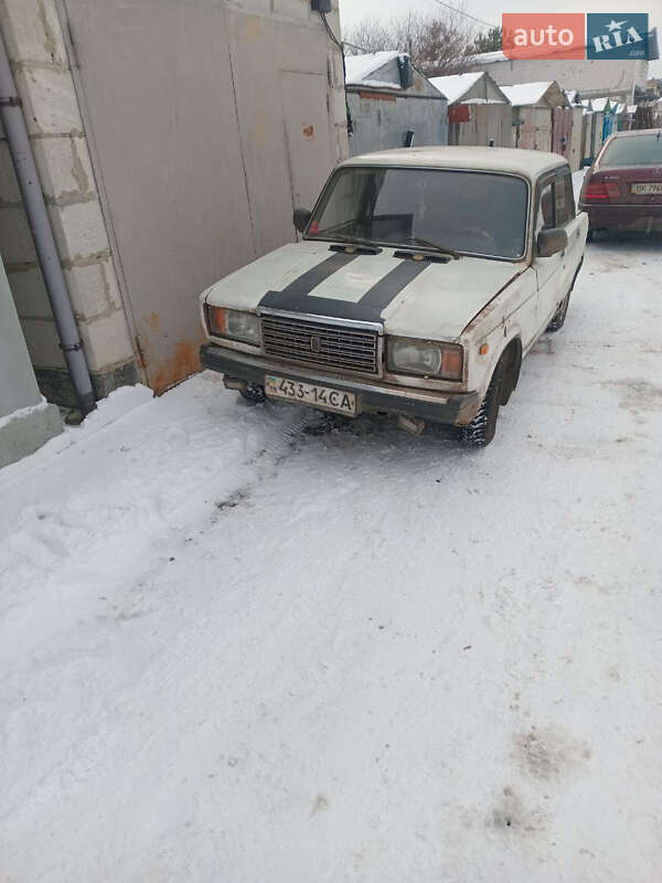 Седан ВАЗ / Lada 2107 1999 в Киеве
