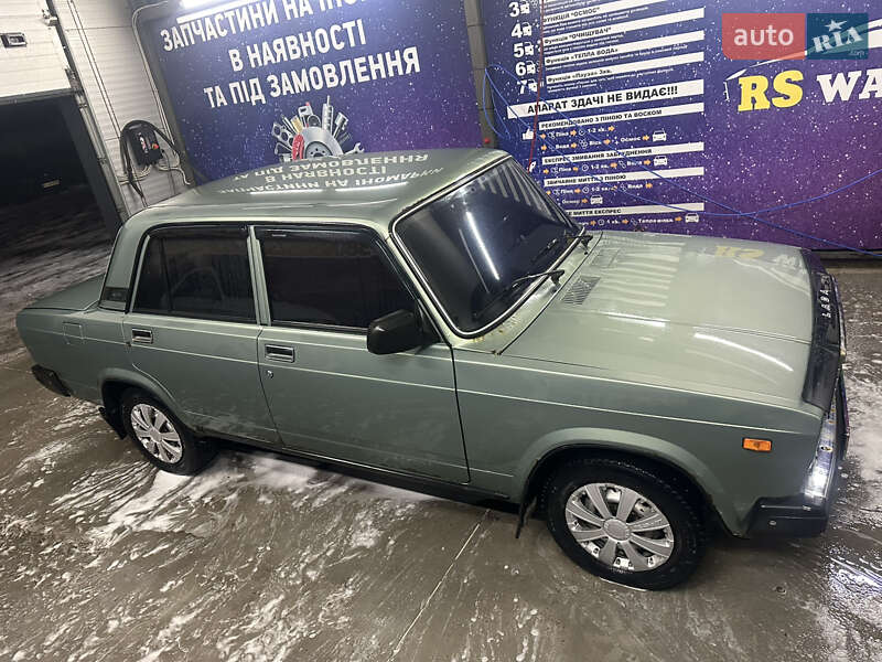Седан ВАЗ / Lada 2107 2006 в Новой Водолаге