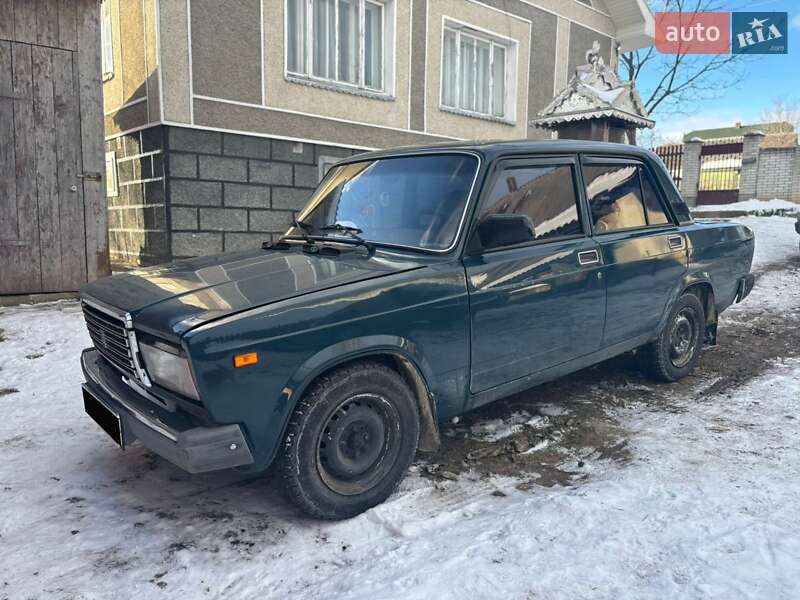 Седан ВАЗ / Lada 2107 2005 в Надворной