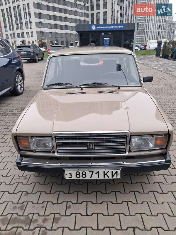 Седан ВАЗ / Lada 2107 1986 в Киеве