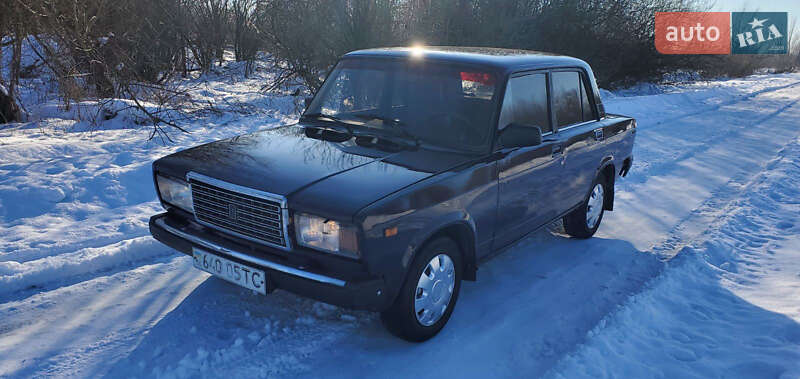Седан ВАЗ / Lada 2107 2002 в Самборе