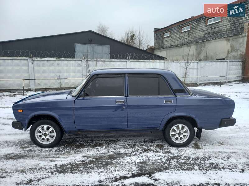 Седан ВАЗ / Lada 2107 2005 в Славянске