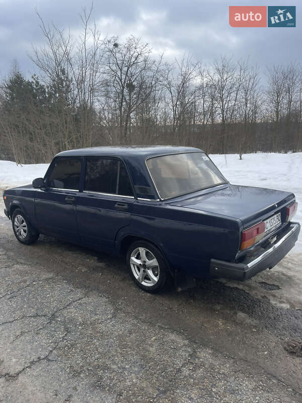 Седан ВАЗ / Lada 2107 2007 в Великих Мостах