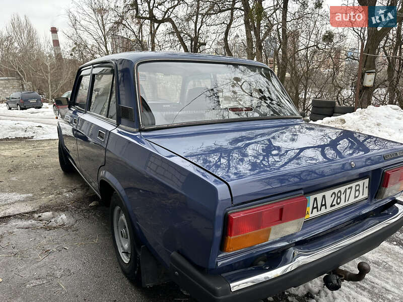 Седан ВАЗ / Lada 2107 2005 в Киеве