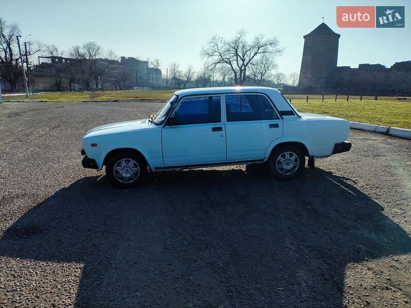 Седан ВАЗ / Lada 2107 2006 в Белгороде-Днестровском фото 3 Седан ВАЗ / Lada 2107 2006 в Белгороде-Днестровском