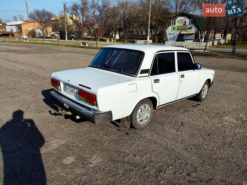 Седан ВАЗ / Lada 2107 2006 в Белгороде-Днестровском фото 6 Седан ВАЗ / Lada 2107 2006 в Белгороде-Днестровском
