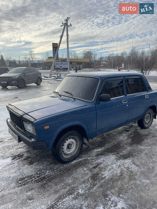 Седан ВАЗ / Lada 2107 2005 в Надворной