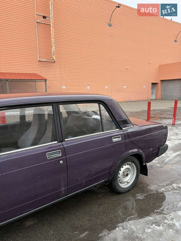 Седан ВАЗ / Lada 2107 2003 в Киеве