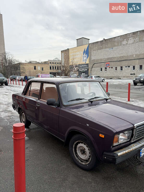 Седан ВАЗ / Lada 2107 2003 в Киеве