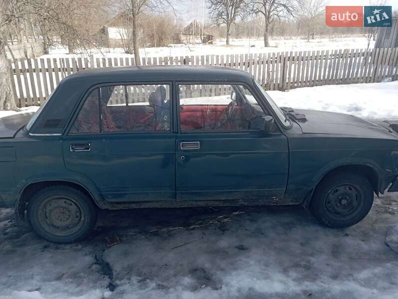 Седан ВАЗ / Lada 2107 1999 в Вышгороде
