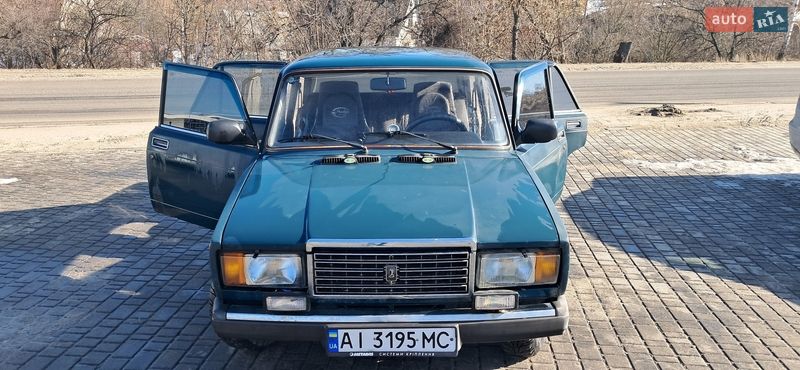 Седан ВАЗ / Lada 2107 2002 в Фастове
