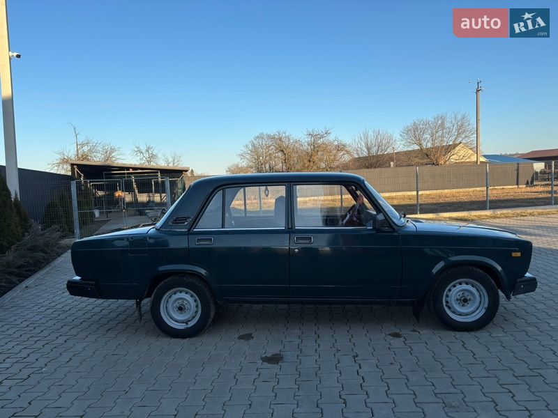 Седан ВАЗ / Lada 2107 2006 в Черновцах