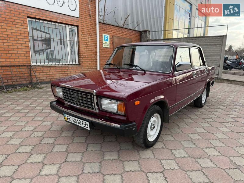 Седан ВАЗ / Lada 2107 2005 в Апостолово