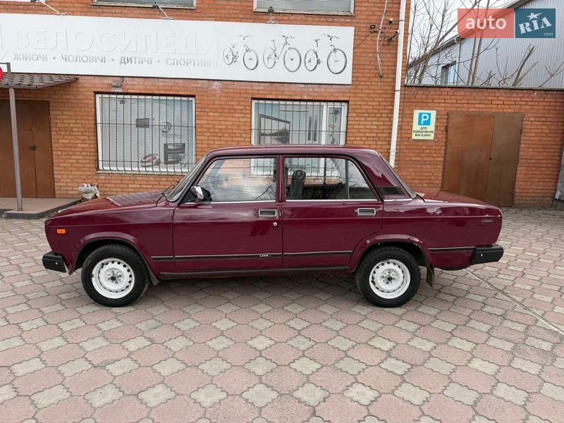 Седан ВАЗ / Lada 2107 2005 в Апостолово