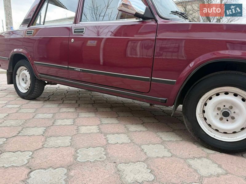 Седан ВАЗ / Lada 2107 2005 в Апостолово