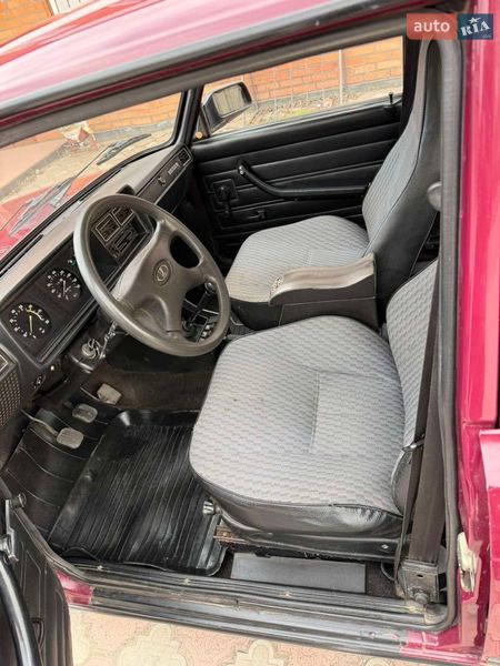 Седан ВАЗ / Lada 2107 2005 в Апостолово