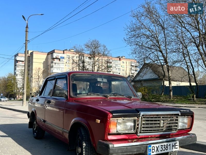Седан ВАЗ / Lada 2107 1988 в Каменец-Подольском фото 3 Седан ВАЗ / Lada 2107 1988 в Каменец-Подольском