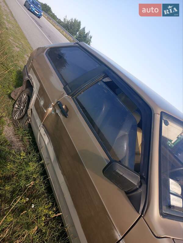 Хэтчбек ВАЗ / Lada 2108 1988 в Конотопе