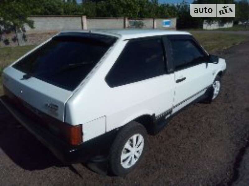 Хэтчбек ВАЗ / Lada 2108 1990 в Новоукраинке