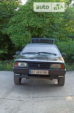 Хэтчбек ВАЗ / Lada 2108 1999 в Черновцах