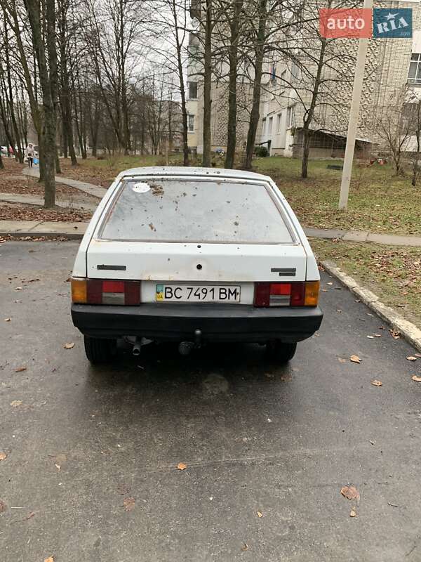 Хэтчбек ВАЗ / Lada 2108 1987 в Новояворовске