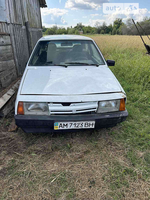 Хэтчбек ВАЗ / Lada 2108 1989 в Коростене