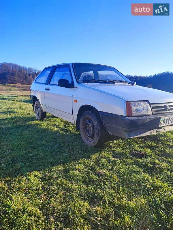Хэтчбек ВАЗ / Lada 2108 1991 в Черновцах