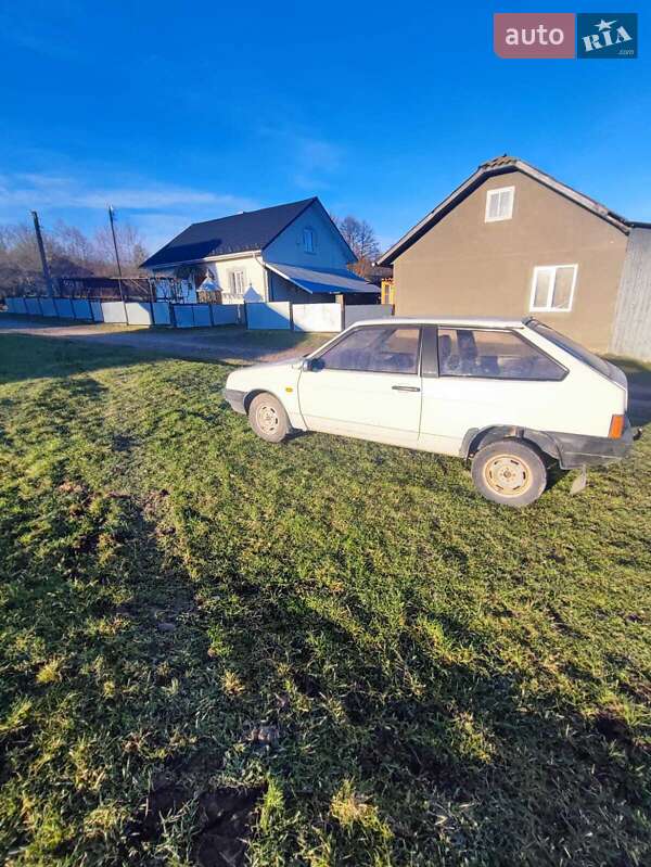 Хэтчбек ВАЗ / Lada 2108 1991 в Черновцах