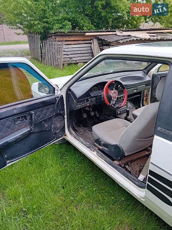 Хэтчбек ВАЗ / Lada 2108 1991 в Черновцах фото 6 Хэтчбек ВАЗ / Lada 2108 1991 в Черновцах