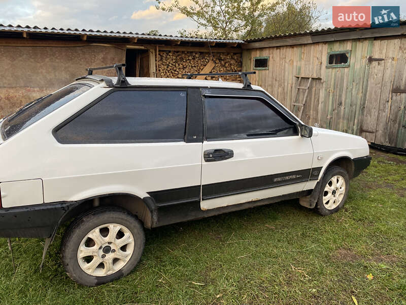 Хетчбек ВАЗ / Lada 2108 1992 в Великих Мостах