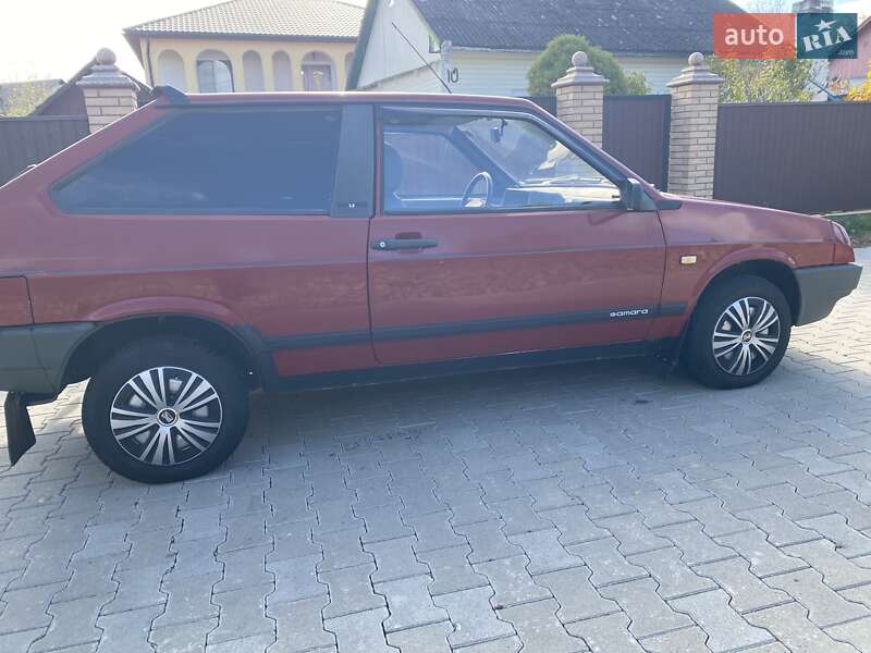 Хэтчбек ВАЗ / Lada 2108 1990 в Черновцах