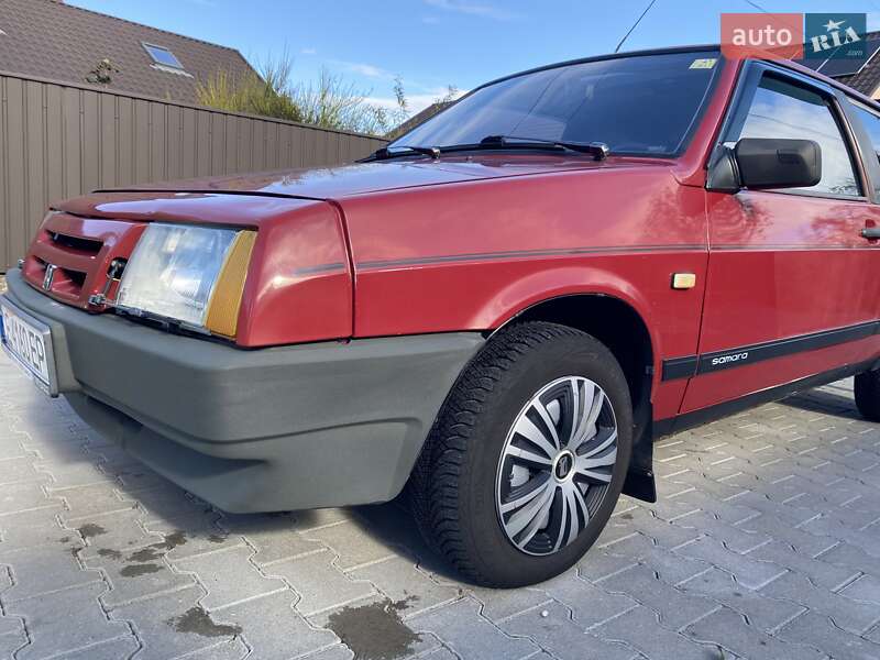 Хэтчбек ВАЗ / Lada 2108 1990 в Черновцах