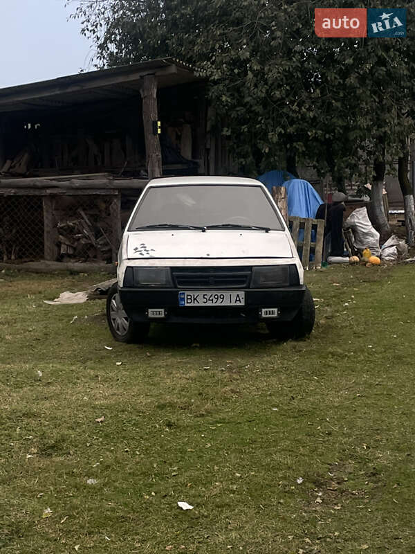 Хэтчбек ВАЗ / Lada 2108 1990 в Ровно