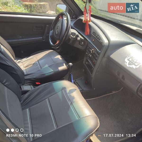 Хетчбек ВАЗ / Lada 2108 1988 в Іспасі фото 4 Хетчбек ВАЗ / Lada 2108 1988 в Іспасі