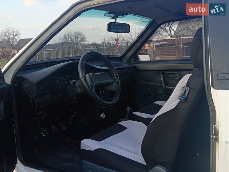 Хэтчбек ВАЗ / Lada 2108 1992 в Калиновке