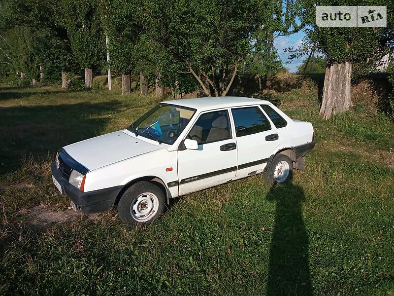 Седан ВАЗ / Lada 21099 1995 в Ромнах