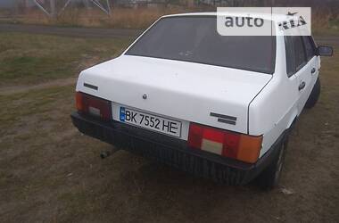 Седан ВАЗ / Lada 21099 2000 в Ровно