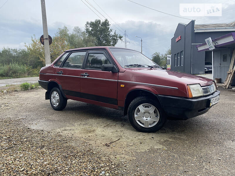 Седан ВАЗ / Lada 21099 1995 в Черновцах