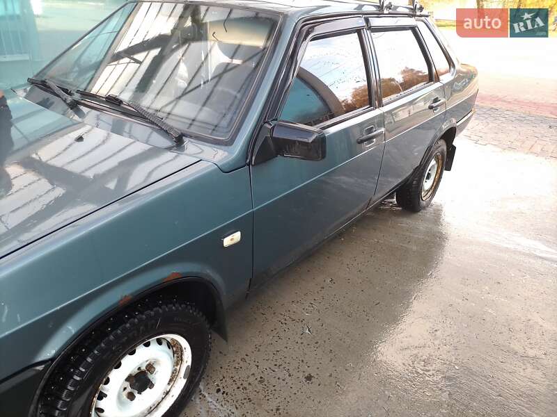 Седан ВАЗ / Lada 21099 2001 в Луцке
