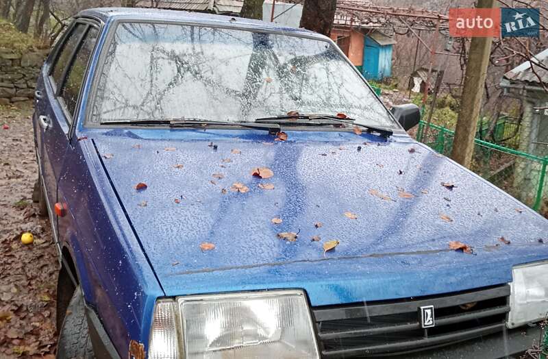 Седан ВАЗ / Lada 21099 2002 в Ужгороде