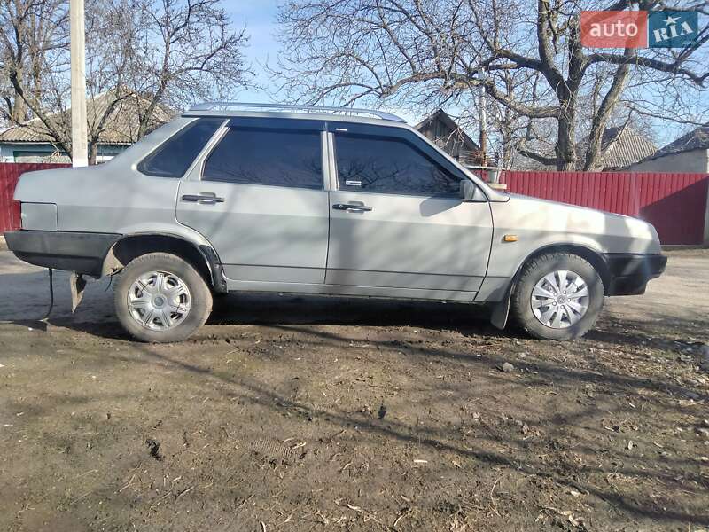 Седан ВАЗ / Lada 21099 2008 в Окнах