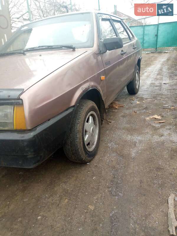 Седан ВАЗ / Lada 21099 1995 в Веселинове