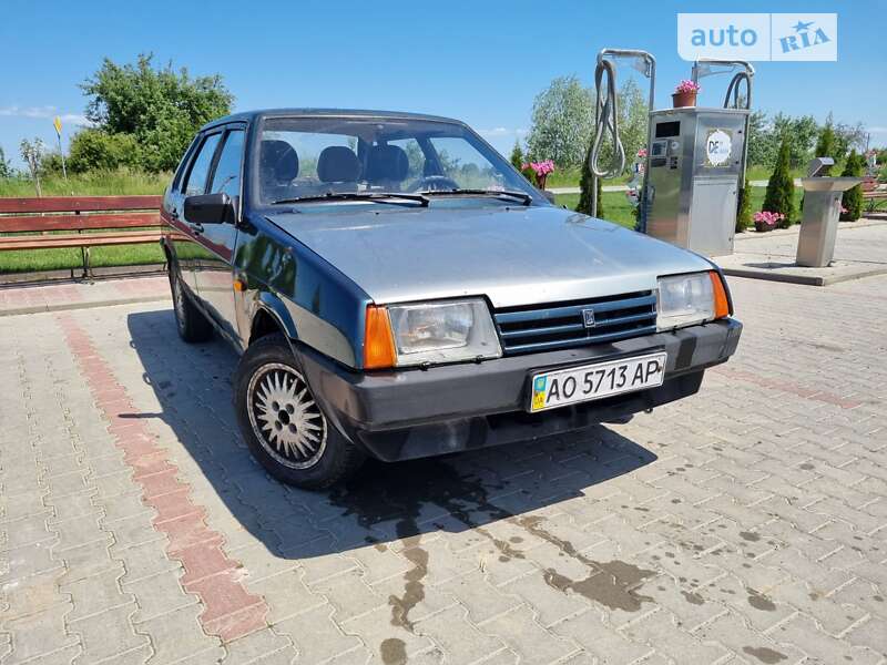 Седан ВАЗ / Lada 21099 2004 в Ужгороде