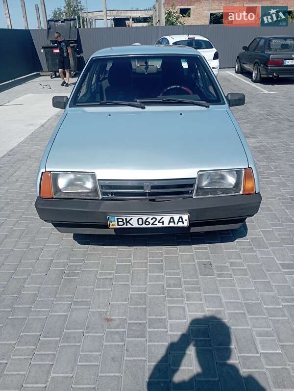 Седан ВАЗ / Lada 21099 2004 в Ровно