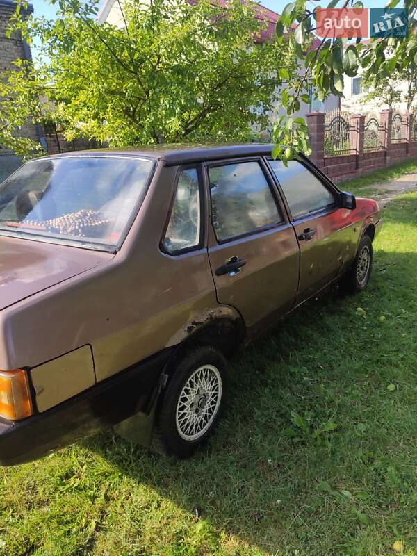 Седан ВАЗ / Lada 21099 1993 в Золочеве