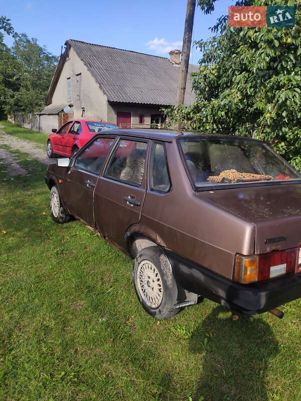 Седан ВАЗ / Lada 21099 1993 в Золочеве