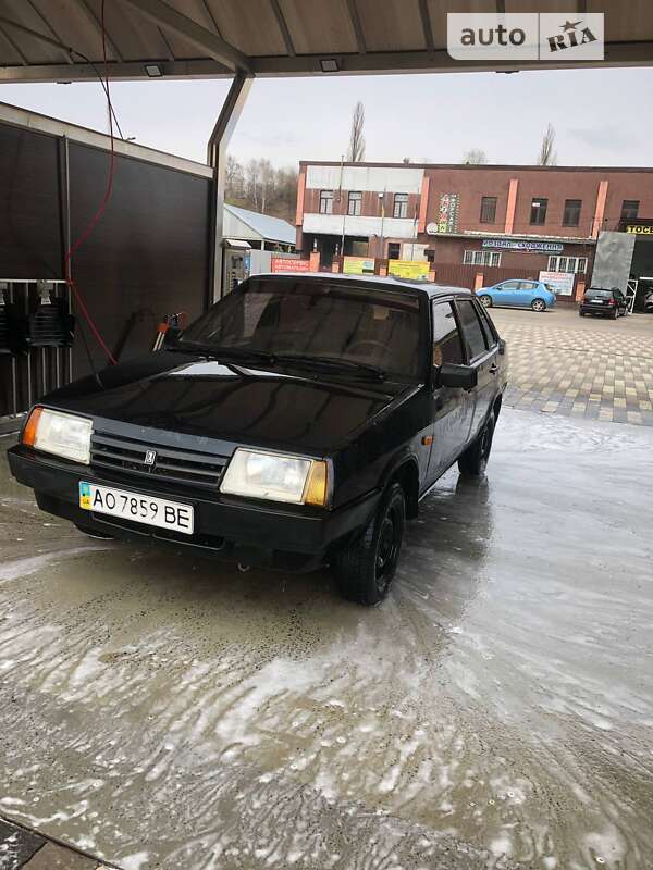 Седан ВАЗ / Lada 21099 2003 в Сваляві
