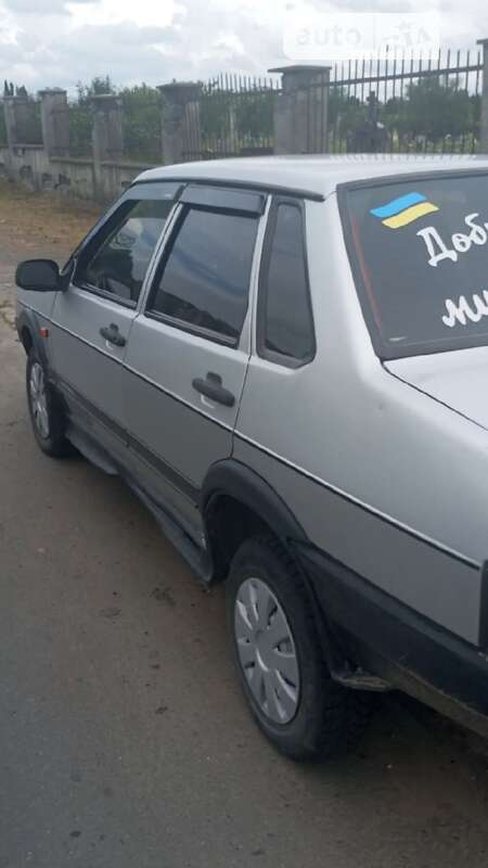 Седан ВАЗ / Lada 21099 2005 в Черновцах